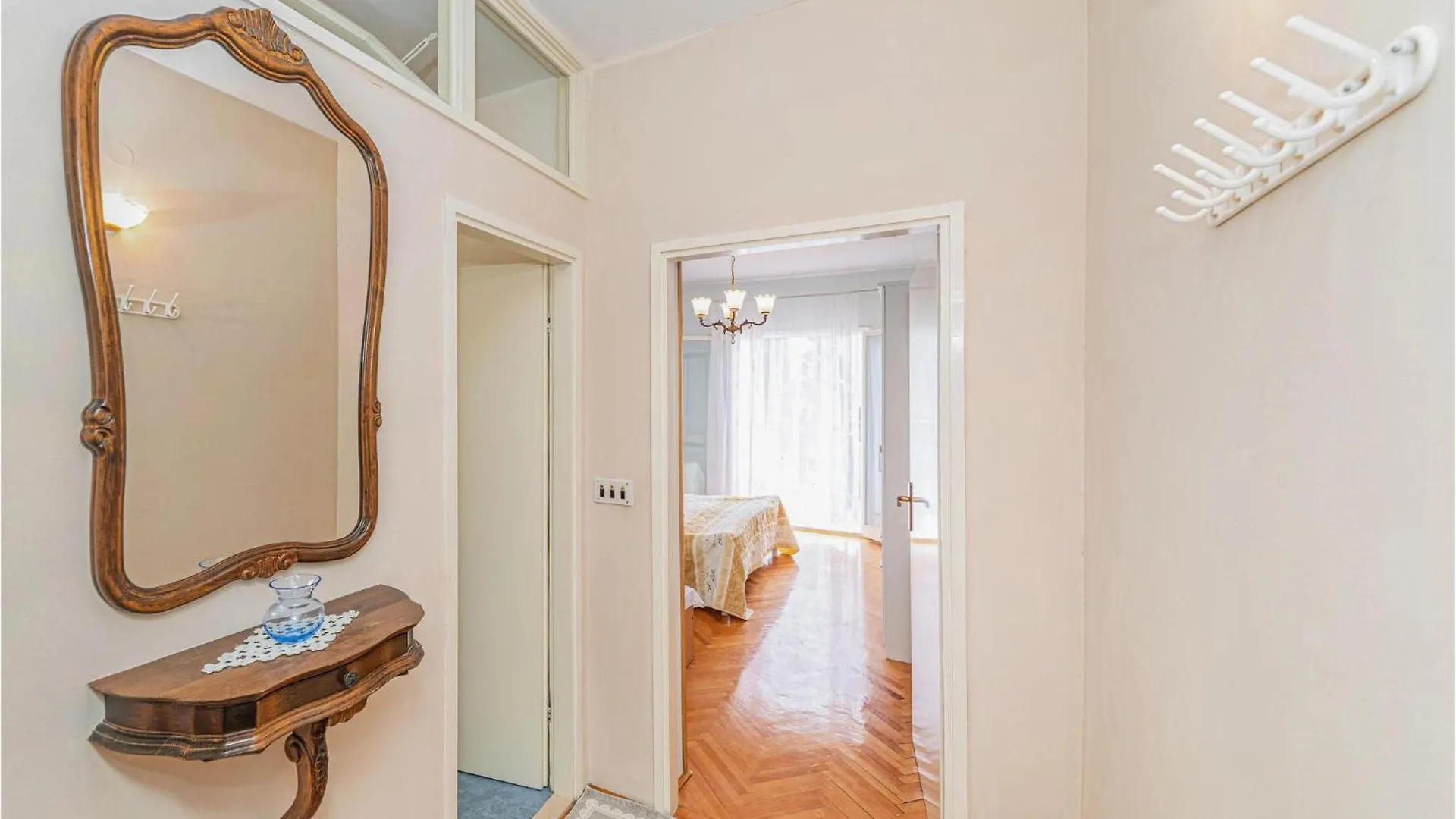 1 Bedroom Nice Apartment In Seget Donji Trogir 0*,